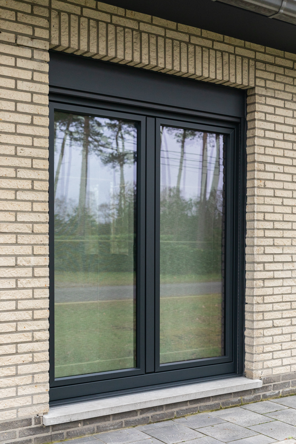 zwart aluminium raam schüco pvc (RAL 7021)